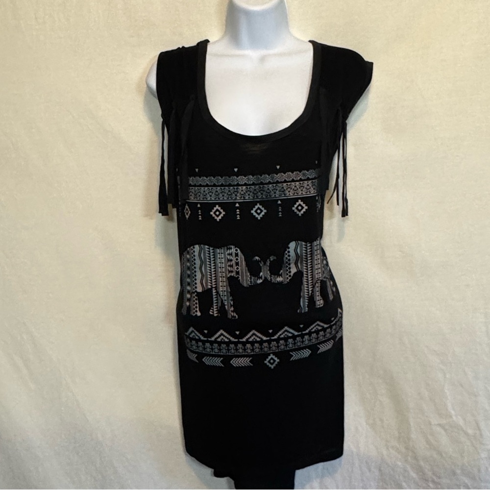 D-30 Maurice’s PLUS SIZE 4X Black & Gray Fringed‎ Sleeveless Pullover Blouse